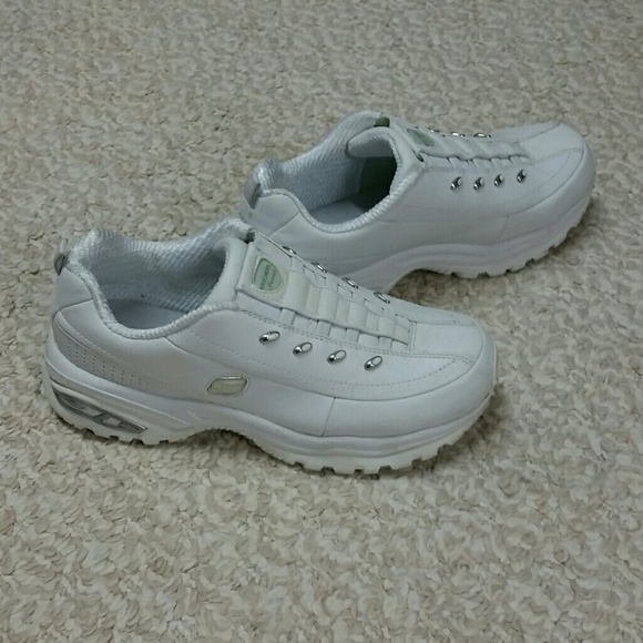 sketchers slip on white